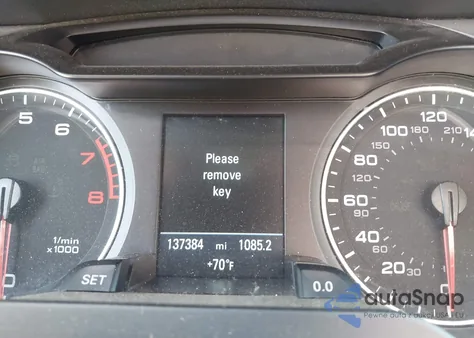 2011 Audi A4 2.0T Premium z USA, uszkodzony, nr VIN WAUFFAFL1BN052353